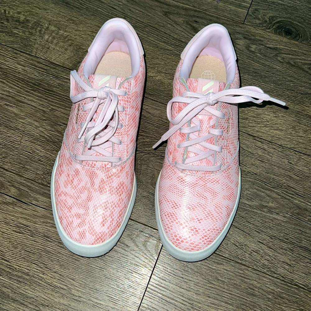 ADIDAS ADICROSS SNEAKERS IN EXCELLENT CONDITION LIKE NEW WITHOUT TAGS, SIZE 71/2